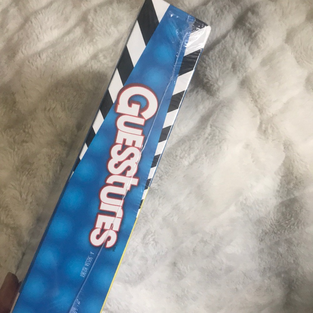 Guesstures Game New In Box - Picture 2 of 3